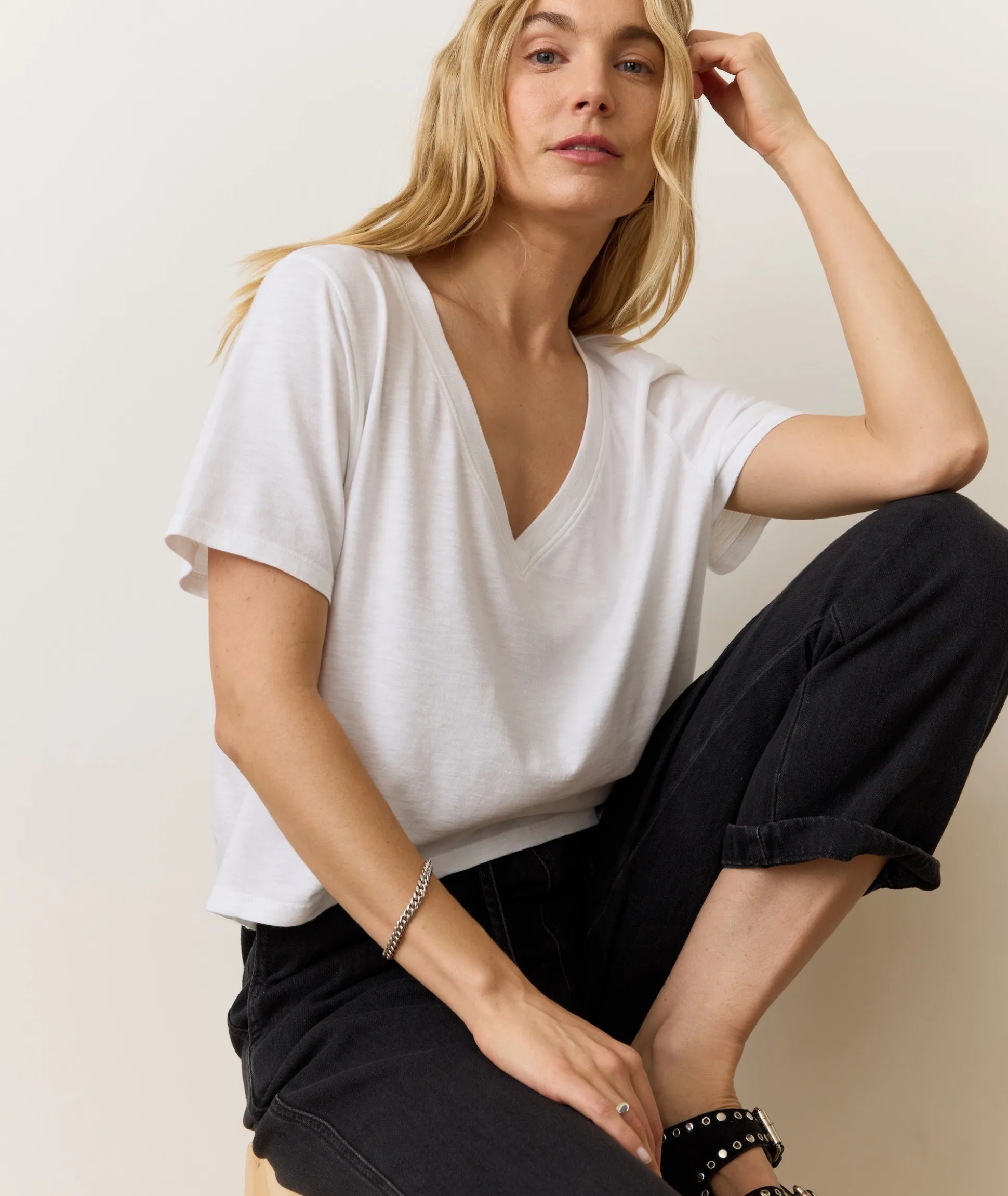 Boyfriend V-Neck Crop